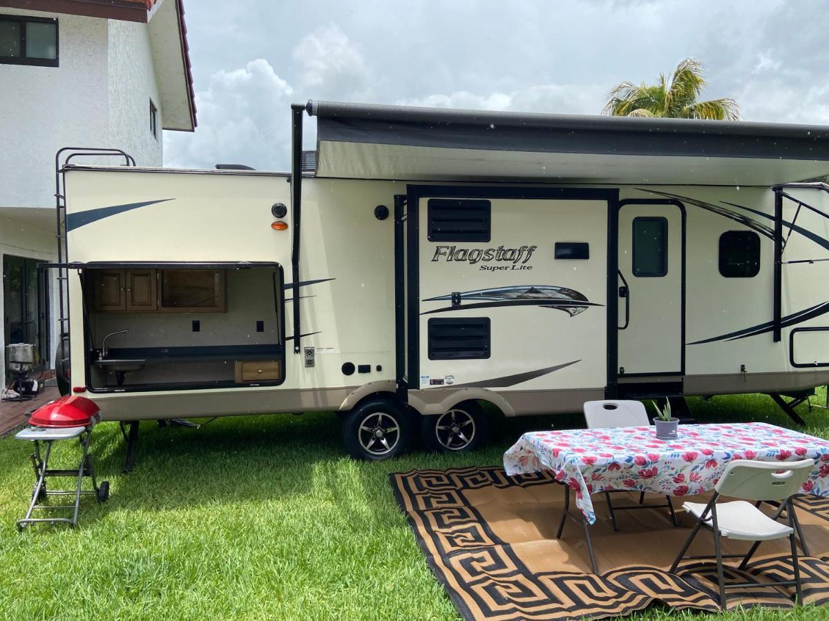 Cozy Camper - Free Parking Hotel Miami Exterior photo