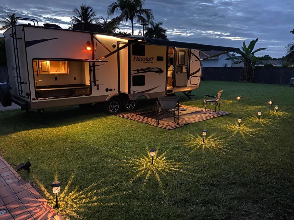 Cozy Camper - Free Parking Hotel Miami Exterior photo